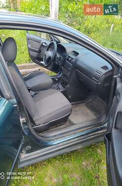 Седан Opel Astra 2004 в 