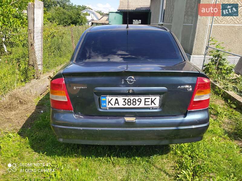 Седан Opel Astra 2004 в Городке