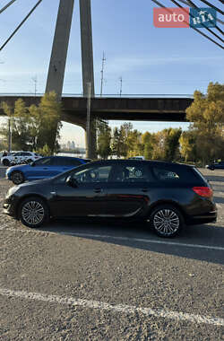 Универсал Opel Astra 2013 в 
