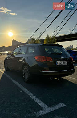 Универсал Opel Astra 2013 в 