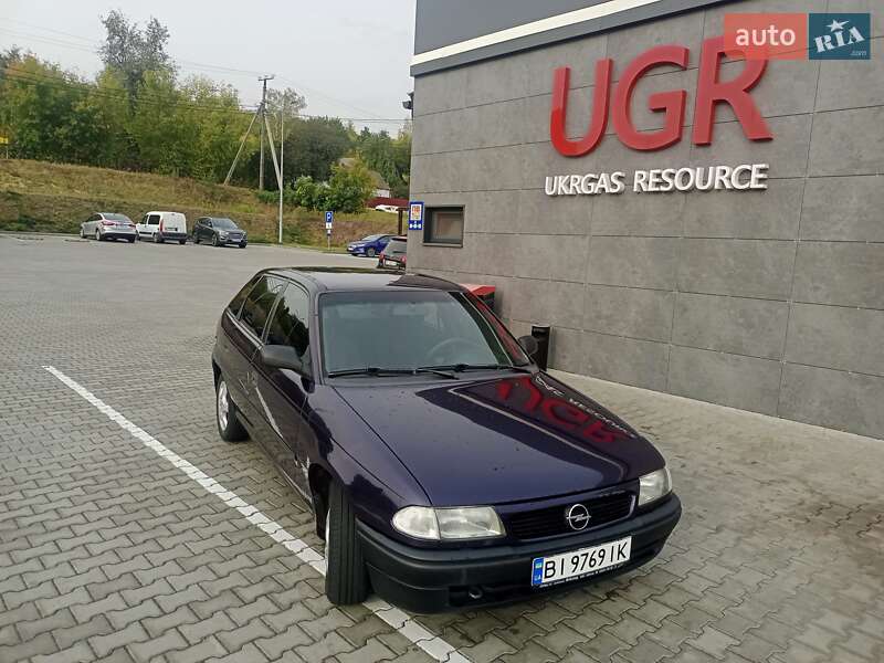 Хэтчбек Opel Astra 1995 в Лубнах