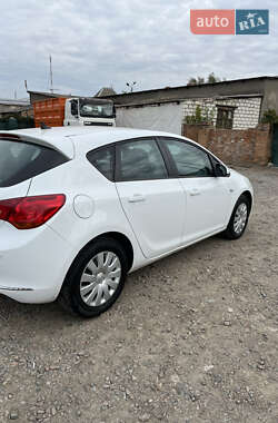 Хэтчбек Opel Astra 2014 в 