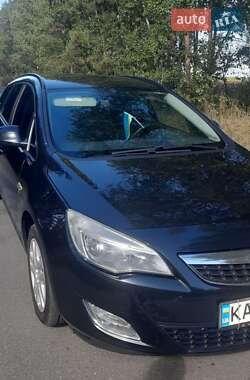 Универсал Opel Astra 2012 в 