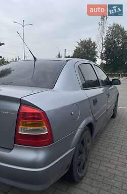 Хэтчбек Opel Astra 2006 в 