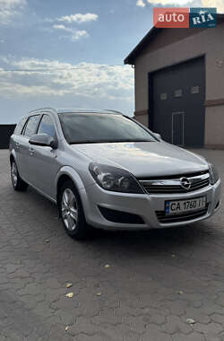Универсал Opel Astra 2011 в Жашкове