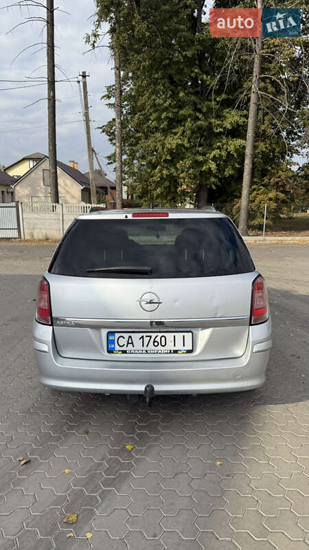 Универсал Opel Astra 2011 в Жашкове