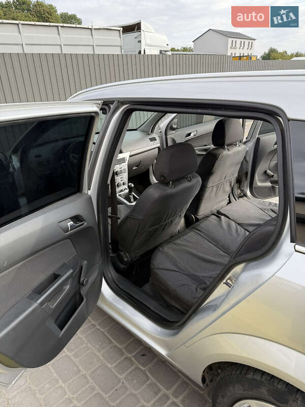 Универсал Opel Astra 2011 в Жашкове
