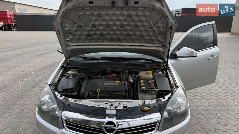 Универсал Opel Astra 2011 в Жашкове