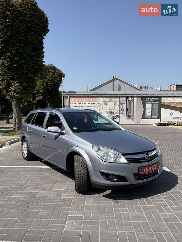 Универсал Opel Astra 2010 в Белой Церкви