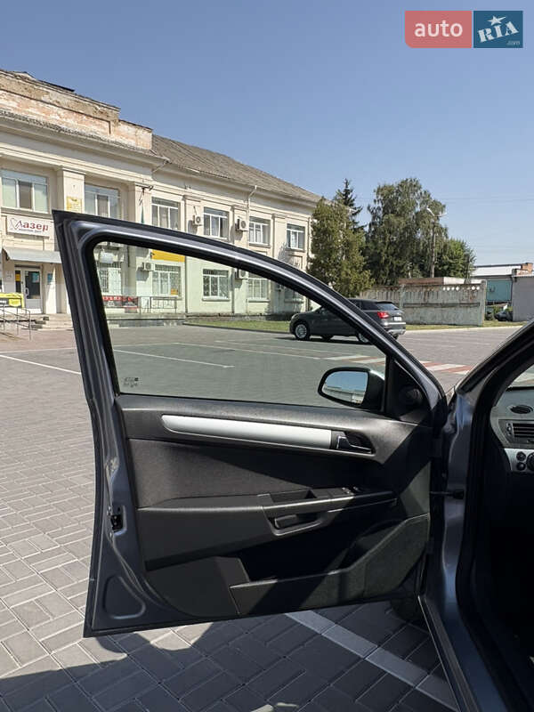 Универсал Opel Astra 2010 в Белой Церкви