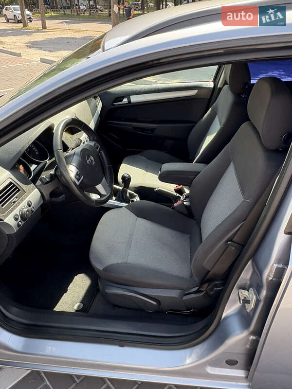 Универсал Opel Astra 2010 в Белой Церкви
