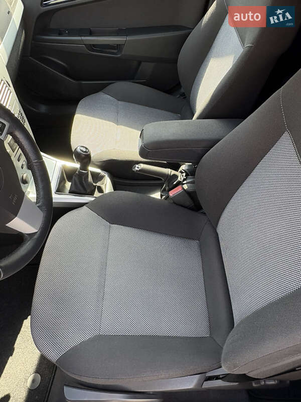 Универсал Opel Astra 2010 в Белой Церкви