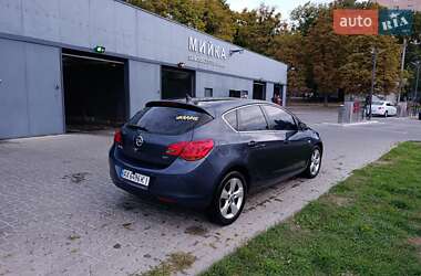 Хэтчбек Opel Astra 2010 в 