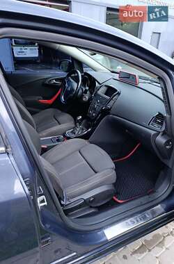 Хэтчбек Opel Astra 2010 в 