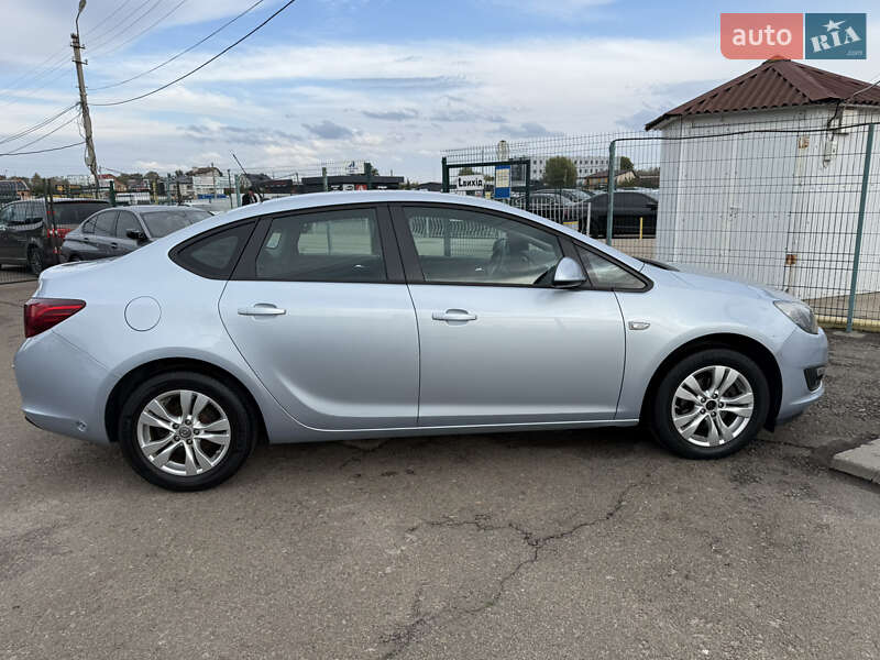 Седан Opel Astra 2017 в Киеве