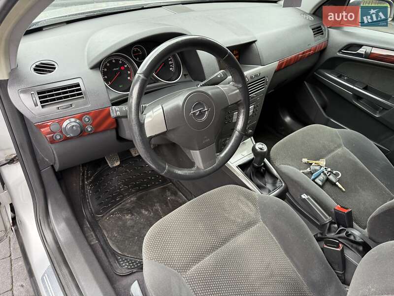 Хэтчбек Opel Astra 2006 в Межгорье