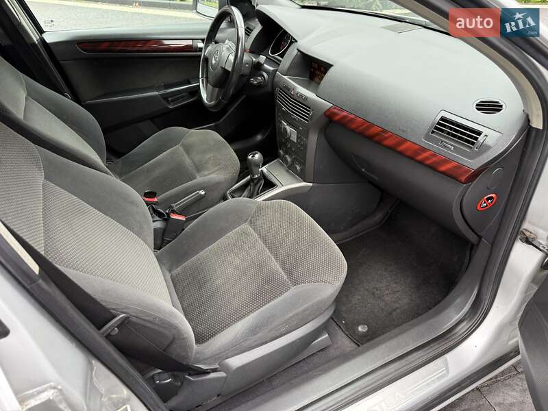 Хэтчбек Opel Astra 2006 в Межгорье