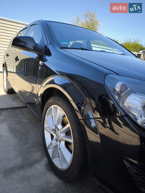 Универсал Opel Astra 2010 в Днепре