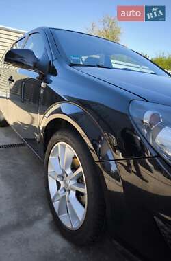 Универсал Opel Astra 2010 в 