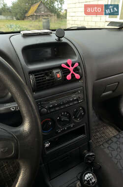 Хэтчбек Opel Astra 2000 в 