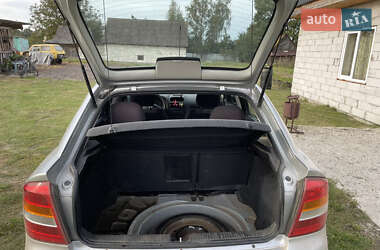 Хэтчбек Opel Astra 2000 в 