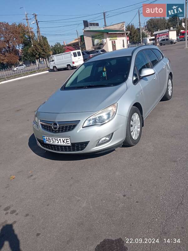 Универсал Opel Astra 2011 в Виннице