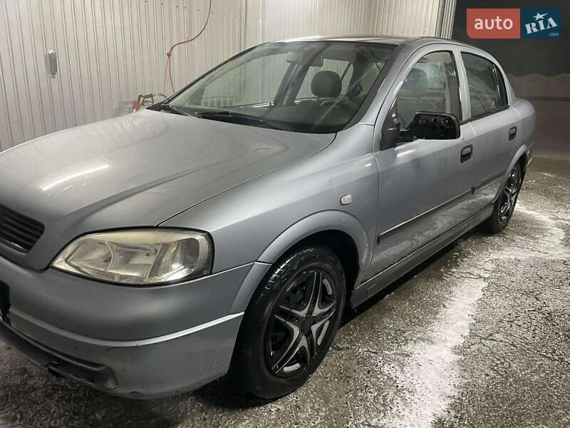 Седан Opel Astra 2007 в Лысянке