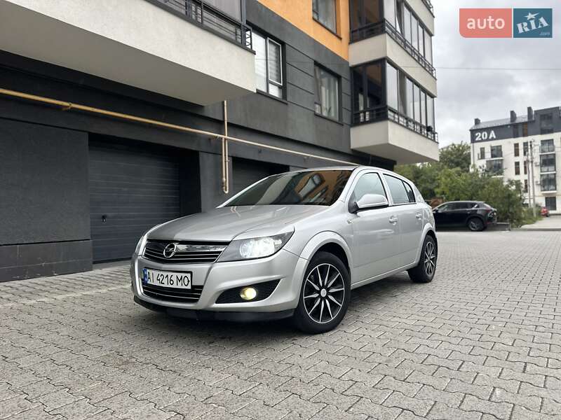 Opel Astra 2012