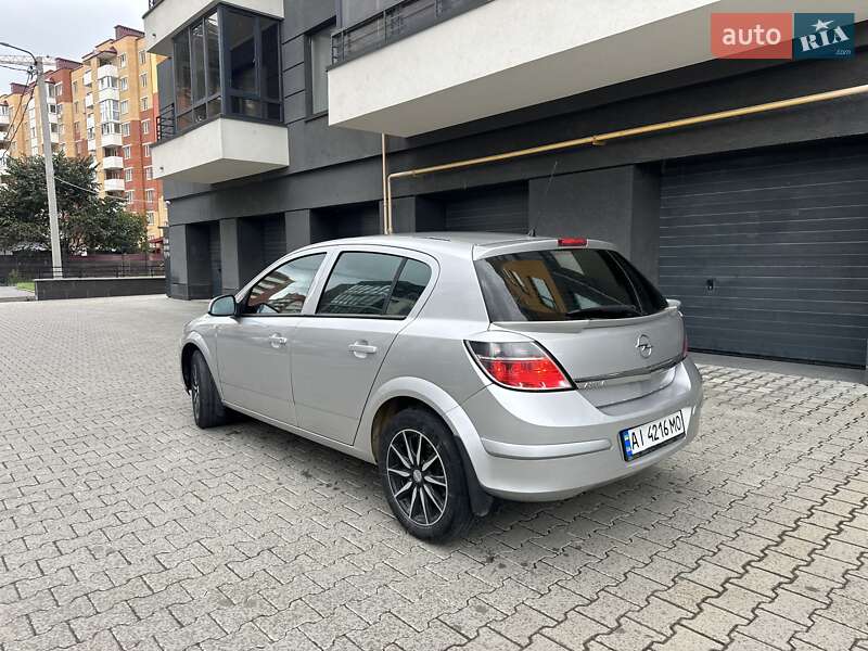 Хэтчбек Opel Astra 2012 в Тернополе