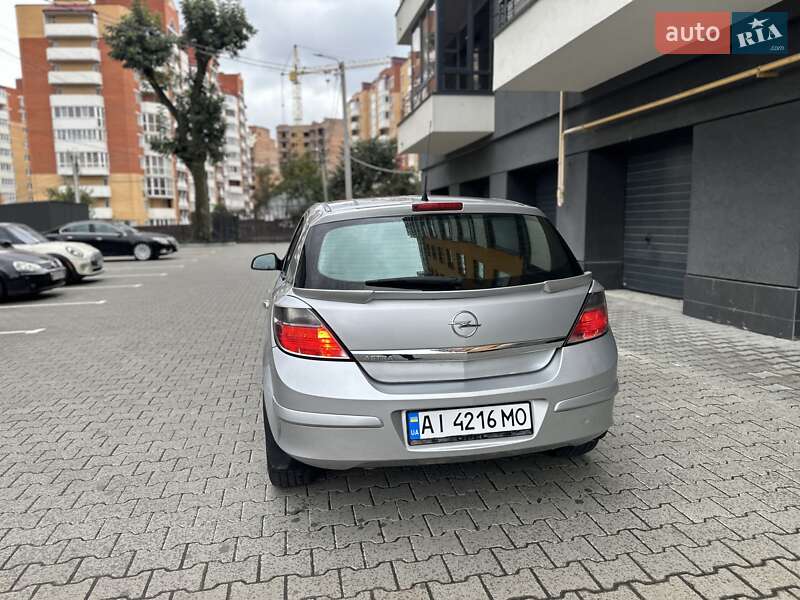 Хэтчбек Opel Astra 2012 в Тернополе