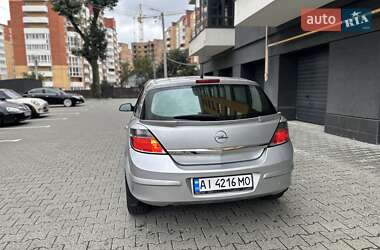 Хэтчбек Opel Astra 2012 в 