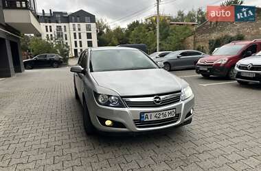Хэтчбек Opel Astra 2012 в 