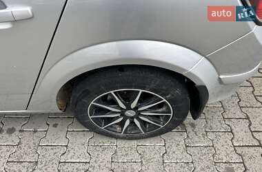 Хэтчбек Opel Astra 2012 в 