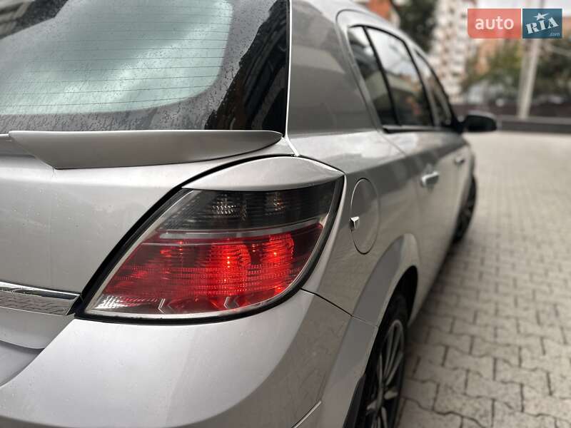 Хэтчбек Opel Astra 2012 в Тернополе