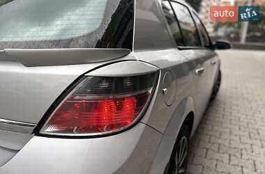 Хэтчбек Opel Astra 2012 в 