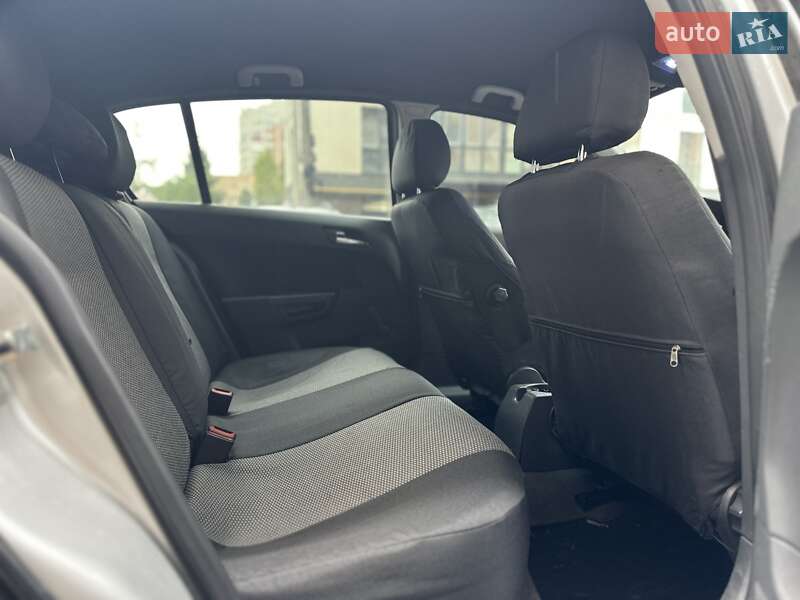 Хэтчбек Opel Astra 2012 в Тернополе