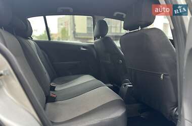 Хэтчбек Opel Astra 2012 в 