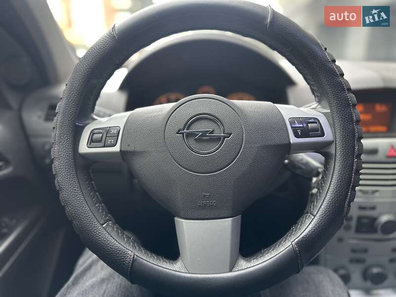 Хэтчбек Opel Astra 2012 в Тернополе