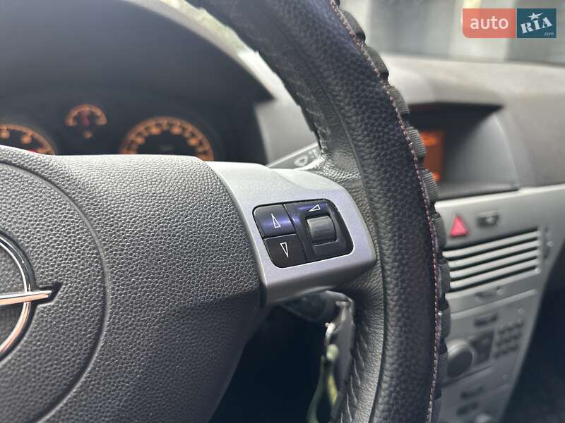 Хэтчбек Opel Astra 2012 в Тернополе