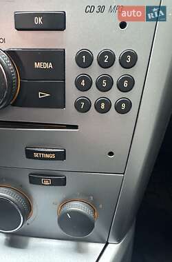 Хэтчбек Opel Astra 2012 в 