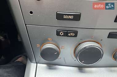 Хэтчбек Opel Astra 2012 в 
