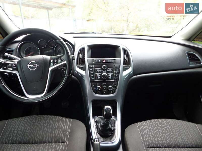 Универсал Opel Astra 2013 в Делятине