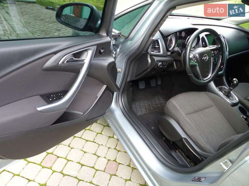 Универсал Opel Astra 2013 в Делятине