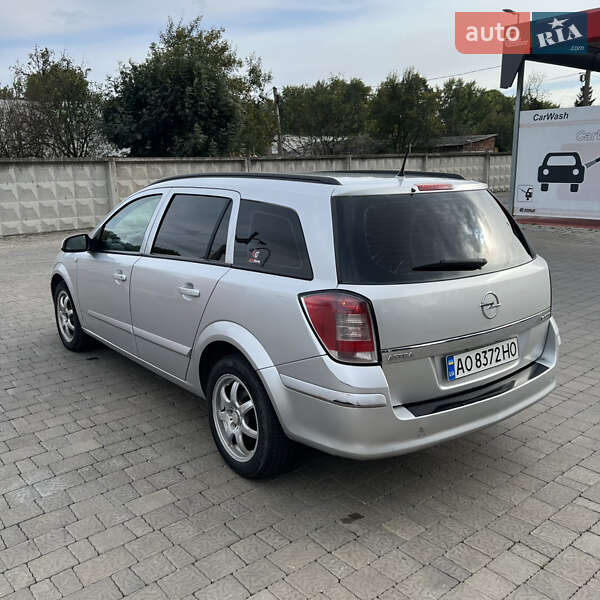 Универсал Opel Astra 2006 в Ужгороде