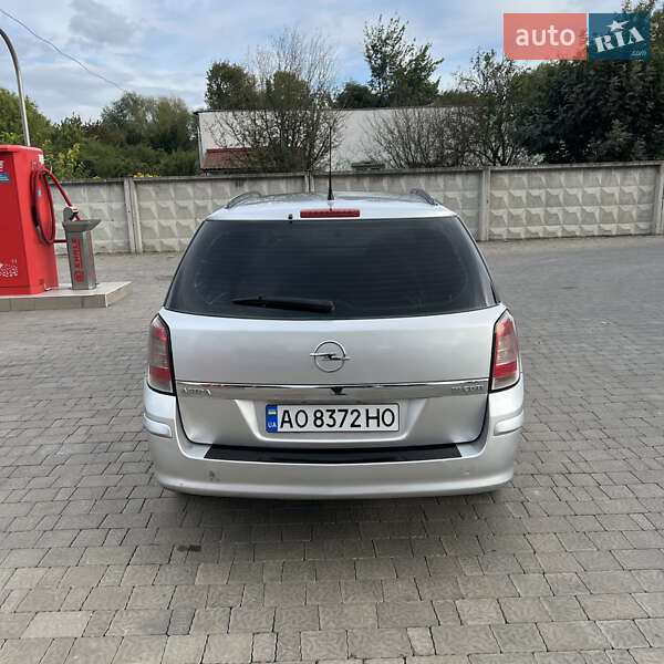 Универсал Opel Astra 2006 в Ужгороде