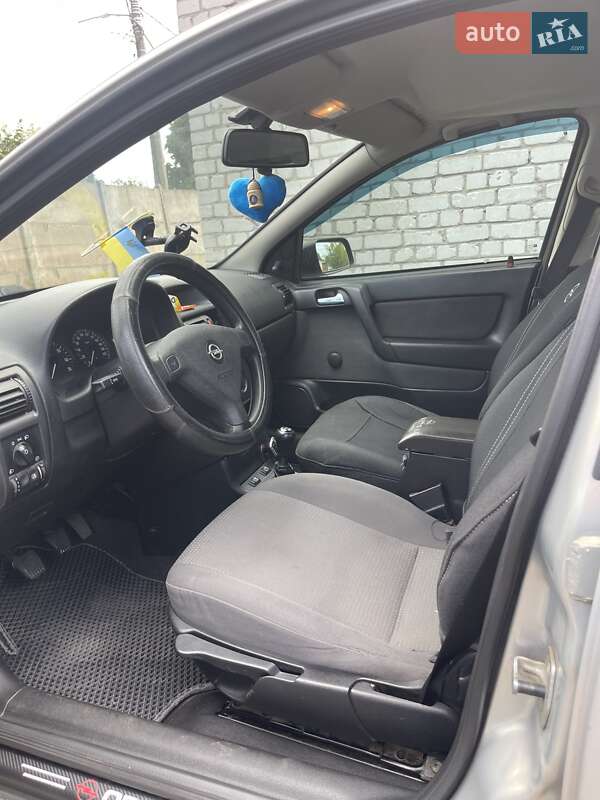 Седан Opel Astra 2006 в Киеве