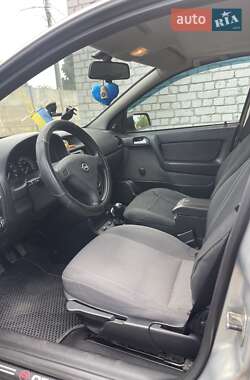 Седан Opel Astra 2006 в 