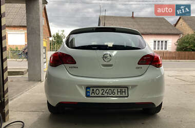 Хэтчбек Opel Astra 2010 в 