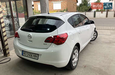 Хэтчбек Opel Astra 2010 в 