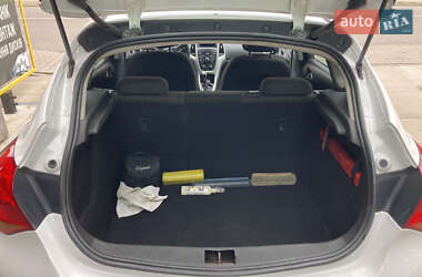 Хэтчбек Opel Astra 2010 в 
